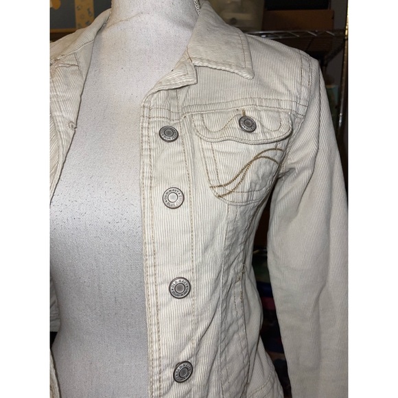 Kid’s Cream Old Navy Clothing Jean Jacket 🤎 - Picture 9 of 16